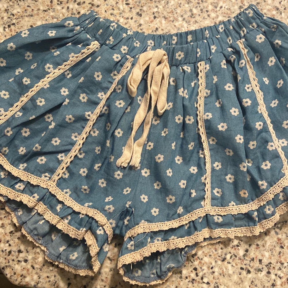 E2 clothing shorts